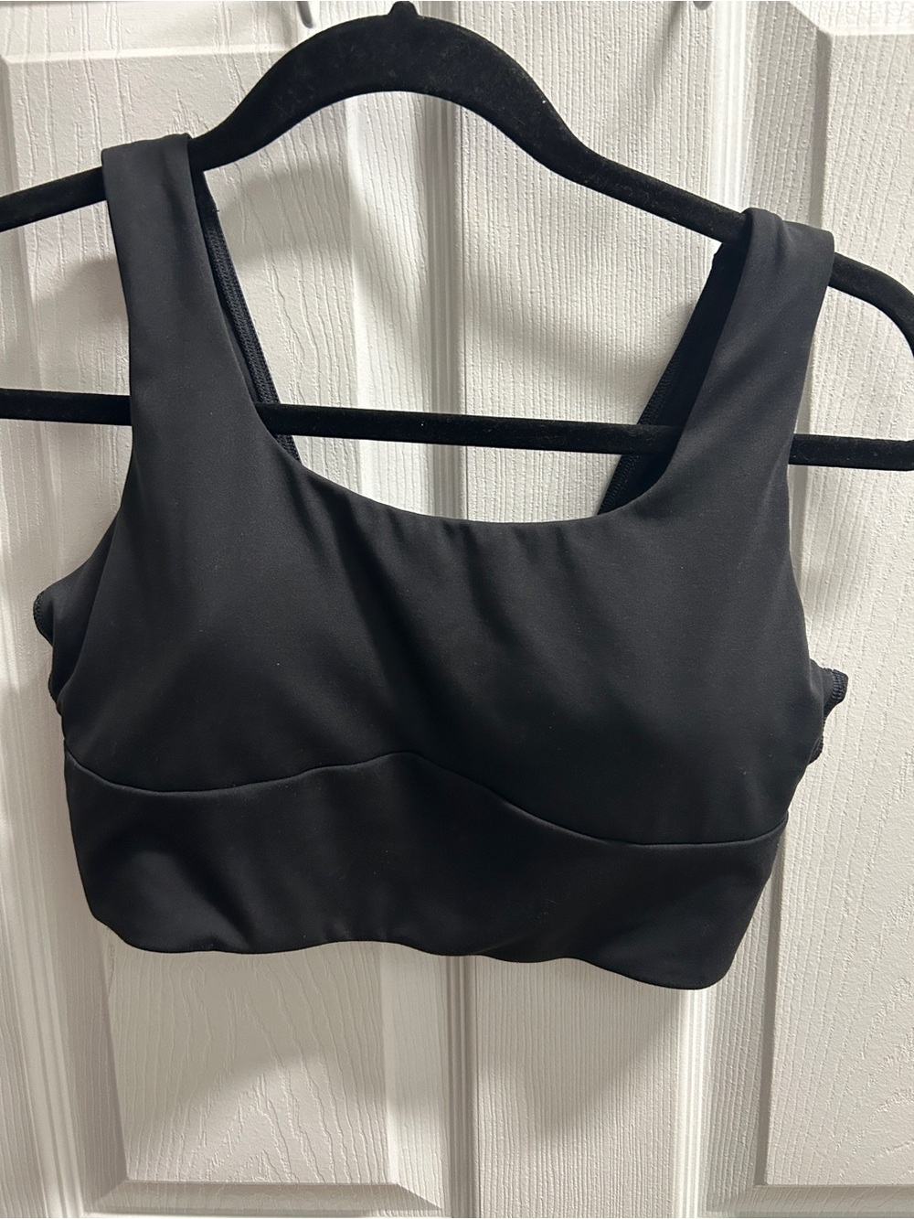 Gymshark Black Scoop Neck Sports Bra - SZ MED.